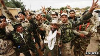 Residents and former soldiers opposed to Col Gaddafi celebrate in Benghazi, Libya (24 Feb 2011)