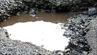 Pothole (Courtesy of CTC/www.fillthathole.org.uk)