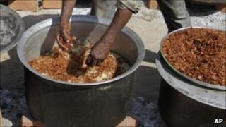 Large cooking pot