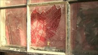 Broken window, Annpurna, Liskeard