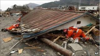 British rescuers in Ofunato