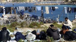 Migrants with washing line on Lampedusa, 21 Mar 11