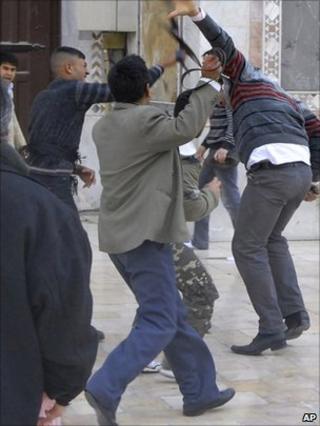 Clashes at Omayyad Mosque in Damascus after Friday prayers, 25 March