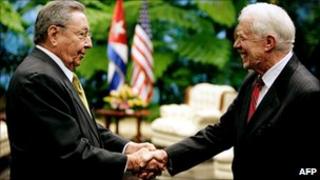 Cuban President Raul Castro shaking hands with former US President Jimmy Carter in Havana