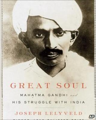 Обложка книги Джозефа Леливелда о Махатме Ганди