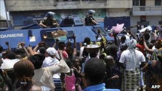 A French patrol in Abidjan, 12 April 2011