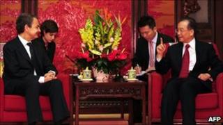 Spain's Prime Minister Jose Luis Rodriguez Zapatero and Chinese counterpart Wen Jiabao ahead of Boao Forum for Asia