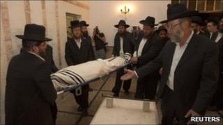 People carry the body of 16-year-old Daniel Viflic during his funeral in Beit Shemesh on 17 April 2011