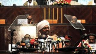 Sudan's President Omar al-Bashir addresses Parliament in Khartoum, 4 April 2011