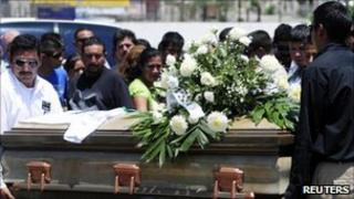 People carry the coffin of miner Juan Carlos Escobedo Chavez at his funeral at a cemetery in Sabinas, 7 May 2011