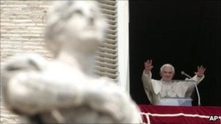 Папа Бенедикт XVI в Ватикане 15 мая 2011 года