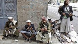 Armed tribesmen in Sanaa, Yemen, 26 May 2011