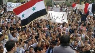 Picture allegedly taken on 27 May and distributed by Shaam News Network shows protests in Talbisa