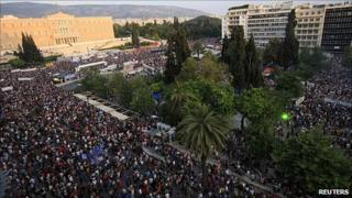 Crowd in central Athens, 5 Jun 11