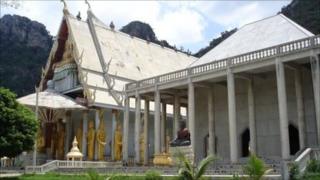 The temple in the grounds of Thamkrabok Monastery