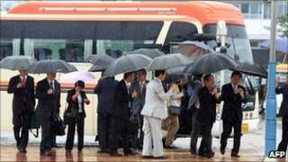 South Korean officials and businessmen arrive at the inter-Korean transit office in Goseong, 170 km NE of Seoul, on June 29, 2011 to leave for Mount Kumgang