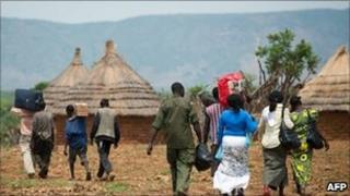 People fleeing their homes in South Kordofan (28/06/11)