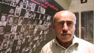Fahid Abu al-Haj in the Abu Jihad Museum for the Prisoners' Movement