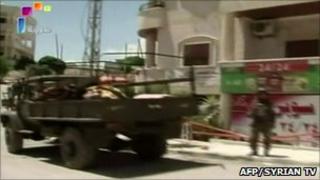 Syrian troops in Jisr al-Shughour (Image grab from Syrian state television on 14 June)