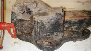 The vice that was used to weigh down the dog