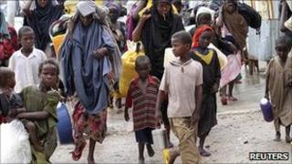 Displaced Somalis arrive in Mogadishu