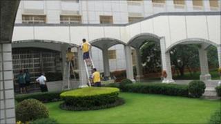 Prisoners doing maintenance work