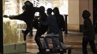 Rioters at Birmingham shopping mall