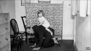 AA Milne and Christopher Robin in 1922