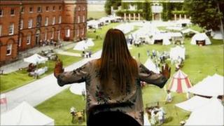 Interacting with a panoramic picture of Lincoln Castle