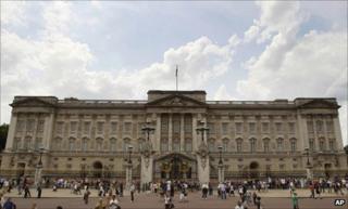 London 2012: Buckingham Palace to star in new art project - BBC News