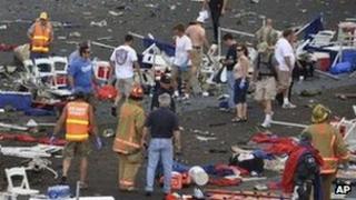 air show reno toll rises death injuring flew killing crowds spectators plane caption pieces through