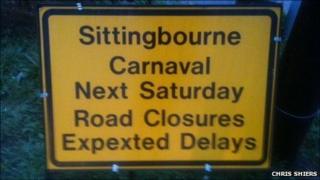 Signs warning motorists about 'Carnaval' traffic delays