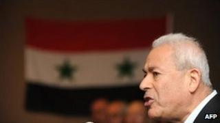 Burhan Galioun speaks during a press conference following a gathering of Syrian opposition leaders and activists in Istanbul, on 2 October 2011