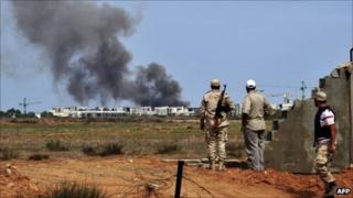 Anti-Gaddafi fighters engaged outside Sirte, 6 October