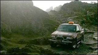 Car wedi ei adael ar Yr Wyddfa
