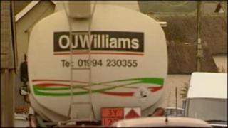 Un o loriau olew OJ Williams