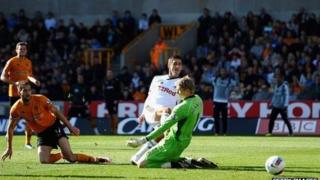 Danny Grahamyn sgorio gol gyntaf Abertawe