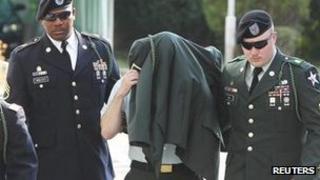A US soldier of the 2nd Infantry Division located in Dongducheon arrives at a court in Uijeongbu, north of Seoul October 1, 2011
