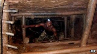 Man working in a Congolese tin mine (file photo)