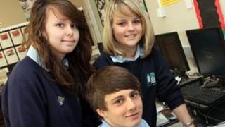 Carwyn Harris, Charlotte James a Rhiannon Ireland