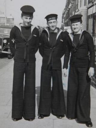 Arthur Jones (ar y chwith) yn Y Rhyl