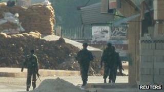 Syrian troops in Hula near Homs (4 Nov 2011)