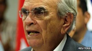Nicaraguan presidential candidate Fabio Gadea speaking at a news conference on 7 November 2011