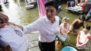 Thai PM Yingluck Shinawatra helps deliver relief supplies to Bangkok residents on 7 November 2011