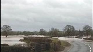 Llifogydd ym Mangor-is-y-coed