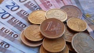 Евро банкноты и монеты