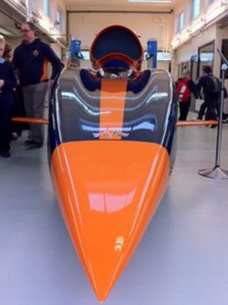 Car uwchsonig Bloodhound