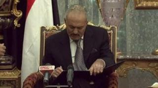 Ali Abdullah Saleh signs transition deal (23/11/11)