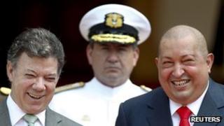 President Juan Manuel Santos (l) and President Hugo Chavez (r) at Miraflores Palace in Caracas
