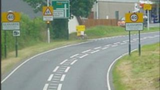 Ffordd yr A487 yn Llanarth